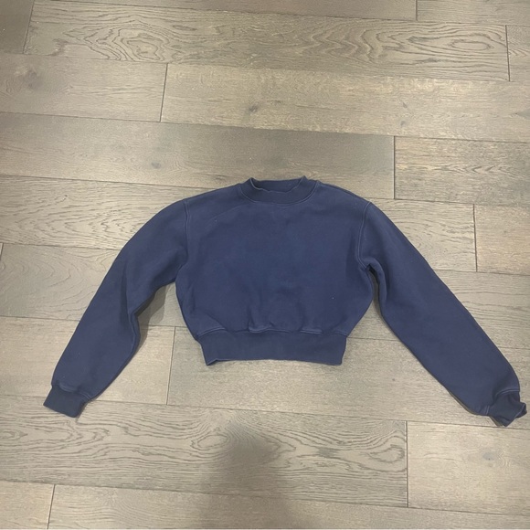 Aritzia TNA Cozy Fleece Cropped Sweatshirt - Picture 2 of 3